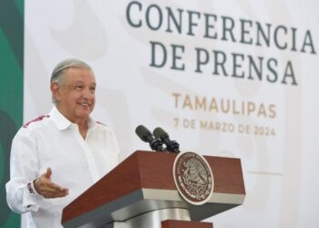 Presidente plantea diálogo en 20 días con madres y padres de 43 normalistas de Ayotzinapa; no habrá carpetazo, asegura