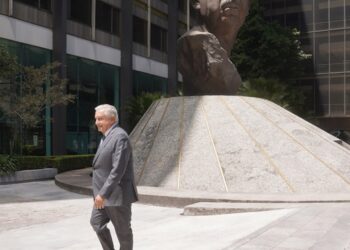 Presidente llama a mantener autosuficiencia en producción petrolera mientras se consolida transición a energías limpias