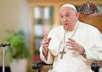 El Papa pide a los obispos no admitir a seminaristas homosexuales