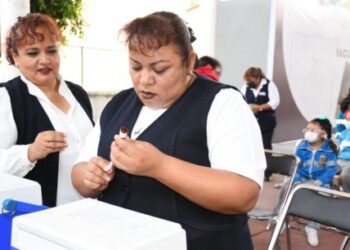 Llama sector salud a padres de familias a vacunar a sus hijos contra el sarampión
