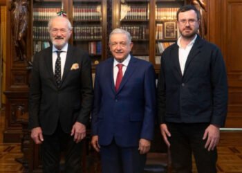 Presidente celebra salida de Julian Assange de prisión