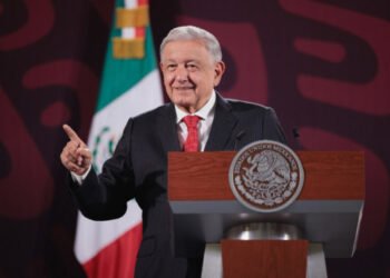 La Clínica es Nuestra entrega 11 mil 112 presupuestos a comités para rehabilitar y equipar centros de salud