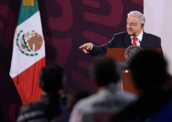 Presidente alista carpeta de información para familiares de 43 normalistas de Ayotzinapa