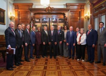 Presidente recibe en Palacio Nacional a legisladores de Estados Unidos; coinciden en mantener política de cooperación