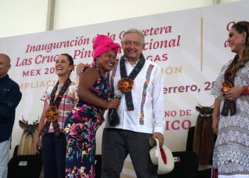 Continuará programa de caminos artesanales en beneficio de Guerrero: presidente; inaugura ampliación de carretera Las Cruces-Pinotepa Nacional