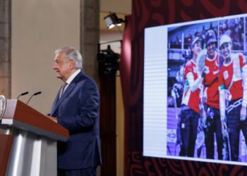 Presidente felicita al equipo femenil de tiro con arco por medalla de bronce en París 2024