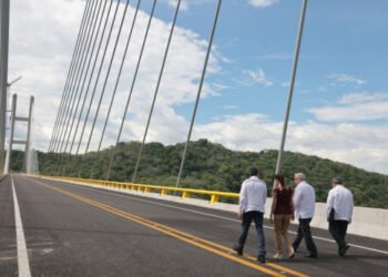 Presidente inaugura en Chiapas puente La Concordia; “es un compromiso cumplido”, afirma