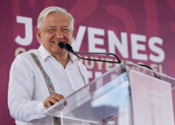 En la 4T, cada mes abandonan la pobreza cien mil personas: presidente