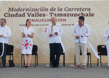 Presidente inaugura carretera Ciudad Valles-Tamazunchale; en la 4T, obras son de libre tránsito, afirma