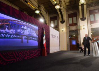 Presidente presenta adelanto de documental sobre Tren Maya