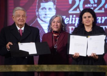 Presidente firma reformas constitucionales de Guardia Nacional y pueblos indígenas en último día de gobierno