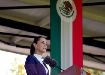 Claudia Sheinbaum Pardo recibe salutación de las Fuerzas Armadas mexicanas como primera presidenta de México y Comandanta Suprema