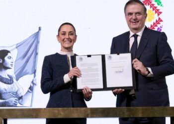 Presidenta Claudia Sheinbaum firma decreto para proteger a la industria textil nacional y fortalecer el desarrollo económico de México