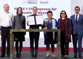 CFE y PEMEX vuelven a ser del pueblo de México: Presidenta firma leyes secundarias que revierten reforma energética de 2013