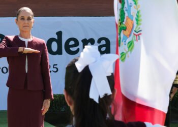 Con la Transformación a México se le respeta, no somos colonia de ningún país: Presidenta en conmemoración del Día de la Bandera