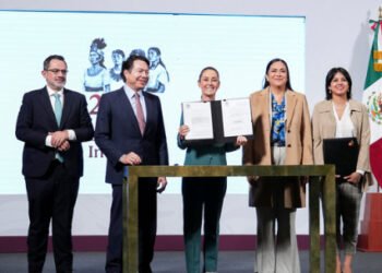 Presidenta Claudia Sheinbaum firma decreto para publicar en el DOF reformas a los artículos 4 y 27 en defensa del maíz mexicano