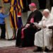 Los 10 momentos emotivos en los que el papa Francisco quebró el molde