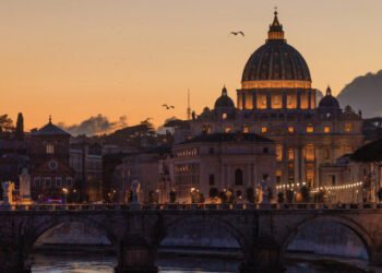¿Cómo será la ceremonia de traslado del féretro del papa Francisco?