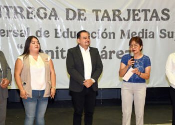 Entrega Rectora Lilia Cedillo tarjetas de la Beca Universal de Educación Media Superior “Benito Juárez”