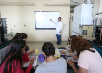 Enseñanza, investigación y gestión, las facetas de un docente BUAP