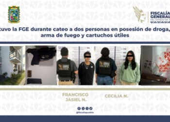 Detuvo la FGE durante cateo a dos personas en posesión de droga, un arma de fuego y diversos cartuchos