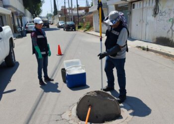 Monitorea Gobierno de la Ciudad calidad en pozos de visita de drenaje en Amalucan y San Jerónimo Caleras