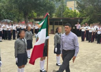 Inauguran mural “Rumbo a los 100 años de Secundarias Generales” en Cuautempan