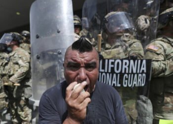 Tribunal otorga a Trump el control de la Guardia Nacional en Los Ángeles