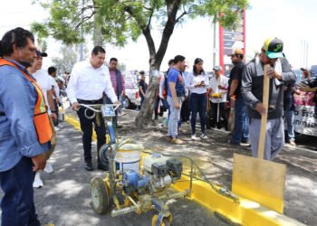 Con faena y bacheo, Gobierno de Alejandro Armenta atiende necesidades viales