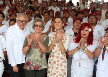 Este programa y ustedes van a hacer historia en México y el mundo: Presidenta en asamblea de Salud Casa por Casa en Campeche