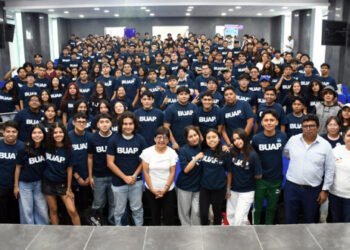 Rectora Lilia Cedillo da la bienvenida a estudiantes de Derecho y Economía