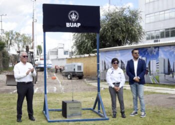 Rectora Lilia Cedillo coloca primera piedra de un nuevo edificio para la Preparatoria Lázaro Cárdenas del Río