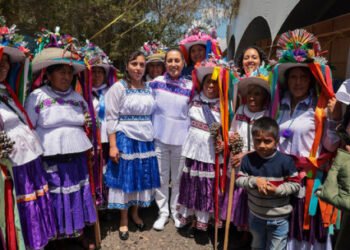 Presidenta Claudia Sheinbaum entrega 139.9 mdp del FAISPIAM a pueblos originarios de Querétaro