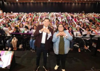 Puebla primer estado en crear la red de Mujeres Tejedoras de la Patria