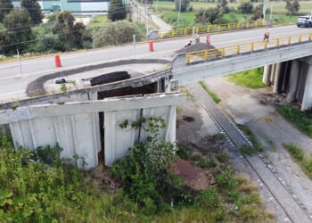 Secretaría de Infraestructura efectúa cierre temporal en acceso al aeropuerto por socavón