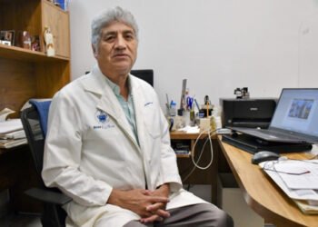 Investigador del ICUAP estudia bacteria capaz de descomponer PET