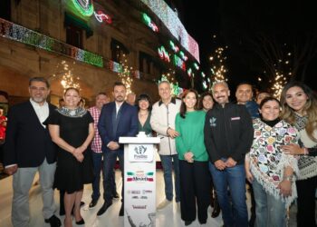 Pepe Chedraui iluminó el primer cuadro de la ciudad por las Fiestas Patrias 2025