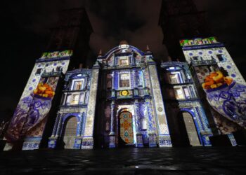 Inaugura Pepe Chedraui proyecciones del videomapping “Septiembre Brilla” en la fachada de Catedral