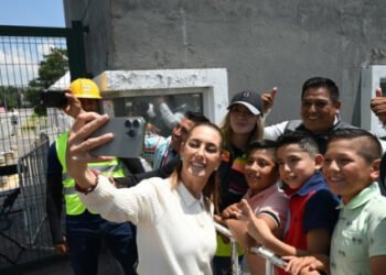 En Edomex, Presidenta Claudia Sheinbaum da banderazo de salida a nuevos trenes de repavimentación