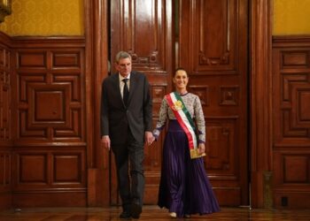 Presidenta Claudia Sheinbaum encabeza ceremonia del Grito de Independencia; primera mujer en 215 años