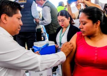 Gobierno de Puebla inicia Campaña Nacional de Vacunación Invernal en Xicotepec