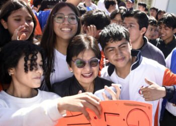 Rectora Lilia Cedillo coloca primera piedra de pista de tartán y campo traviesa en la prepa Alfonso Calderón