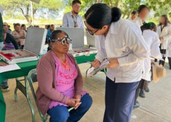 Atiende Conalep salud visual de población en Huaquechula