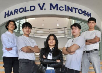 Estudiantes BUAP ganan fase estatal de DigiEduHack 2025