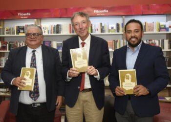 Presentan en la BUAP “Los malos de la historia: Maximiliano”, obra del historiador español, Will Fowler