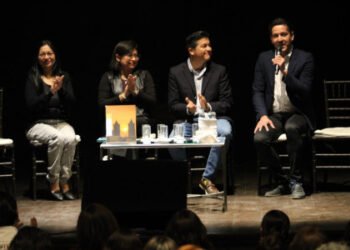 Presenta Gobierno de la Ciudad tomo 43 de la Revista Cuetlaxcoapan