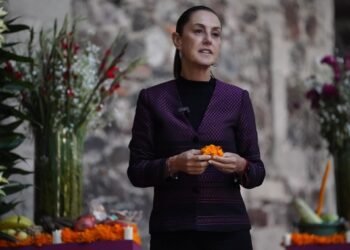 Este año dedicamos ofrenda de Día de Muertos a las mujeres indígenas, las ancestras de México: Presidenta Claudia Sheinbaum