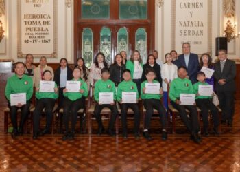 Entrega Pepe Chedraui reconocimientos a “Niños Calculadora”