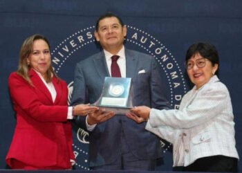 Como orgulloso egresado BUAP, gobernador Armenta abre puertas a servicio social universitario