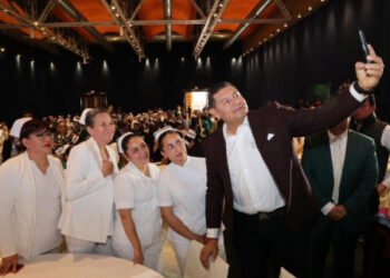 Amar a Puebla es servirla, como lo hacen las y los enfermeros: Armenta